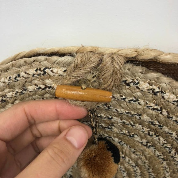 America & Beyond Tassel Circle Straw Crossbody Bag - Picture 4 of 9